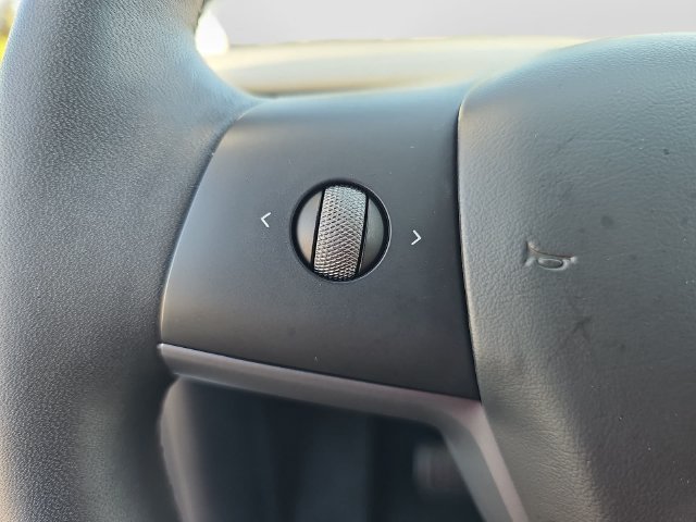 Used 2024 Tesla Model Y Long Range AWD/4WD image 19