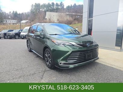 Used 2025 Toyota Sienna Platinum