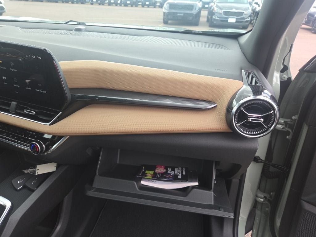 Used 2025 Chevrolet Equinox ACTIV w/ Safety and Technology Package AWD/4WD image 31