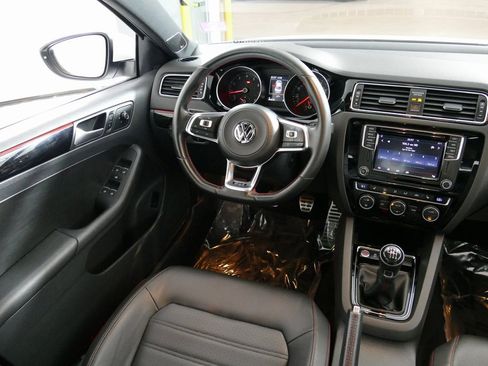 Used 2017 Volkswagen Jetta GLI image 23
