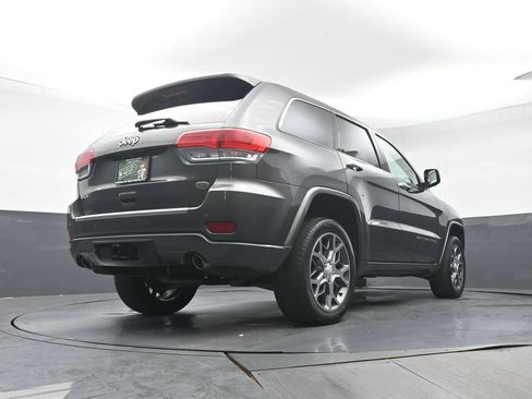 Used 2019 Jeep Grand Cherokee Overland AWD/4WD image 32