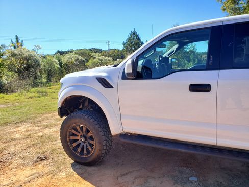 Used 2018 Ford F150 Raptor w/ Equipment Group 801A Mid image 26