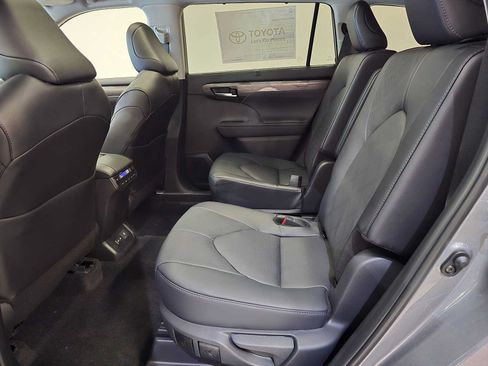 New 2026 Toyota Highlander Platinum AWD/4WD image 22