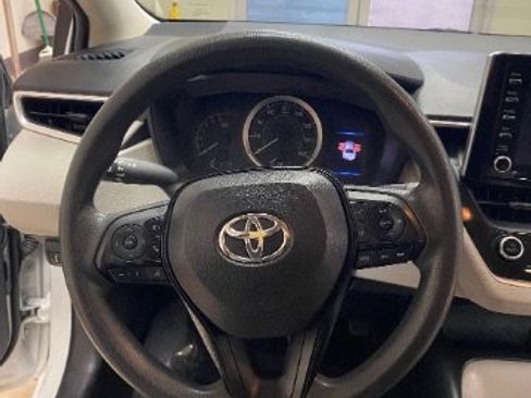 Used 2021 Toyota Corolla LE image 25