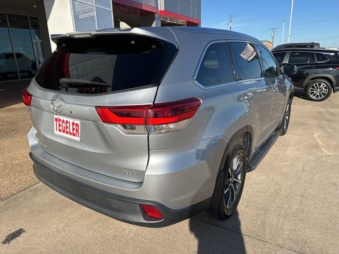 Used 2017 Toyota Highlander XLE image 7