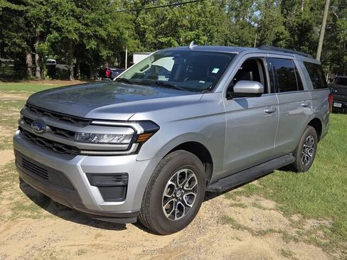 Used 2024 Ford Expedition XLT AWD/4WD image 4