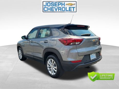 Used 2025 Chevrolet TrailBlazer LS w/ LS Confidence Package FWD image 3