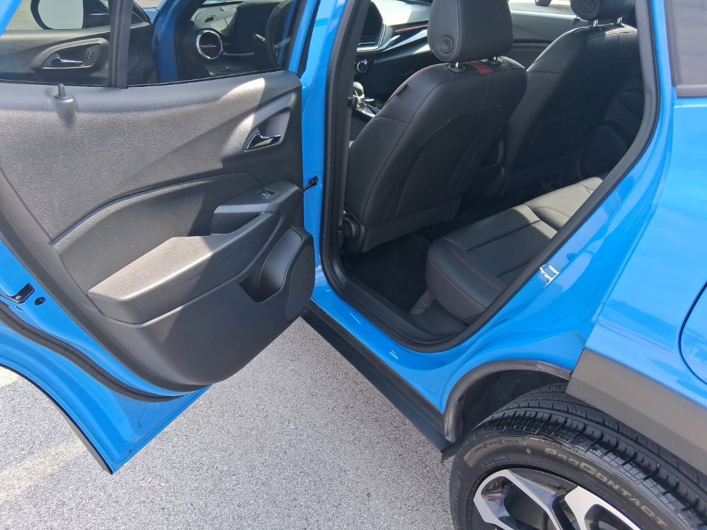 Used 2024 Chevrolet Trax RS w/ Sunroof Package FWD image 33