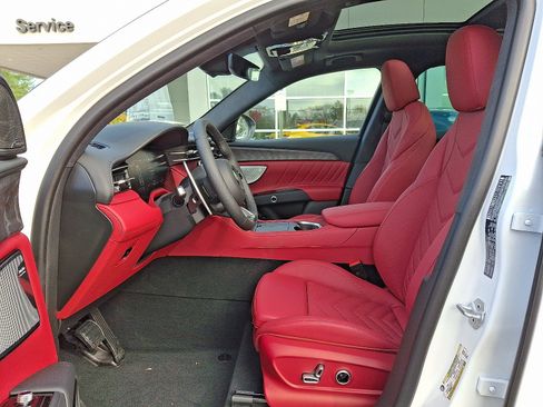 Used 2025 Maserati Grecale GT AWD/4WD image 9