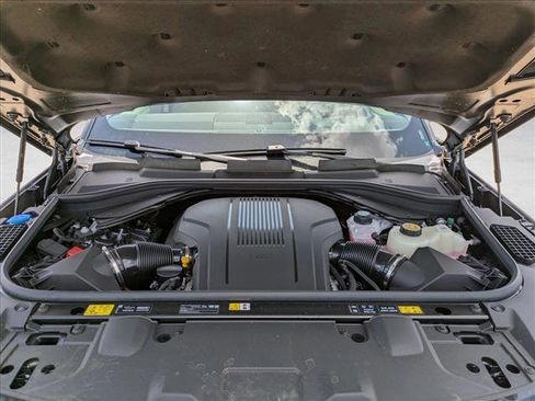 New 2025 Land Rover Range Rover SE image 17
