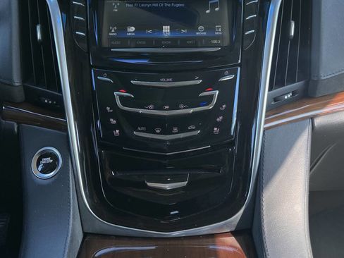 Used 2019 Cadillac Escalade Luxury image 24