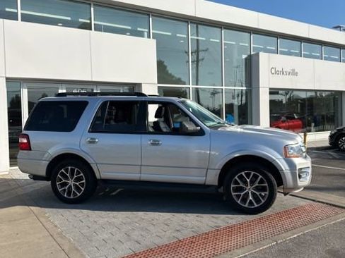 Used 2017 Ford Expedition XLT w/ Equipment Group 202A RWD image 4