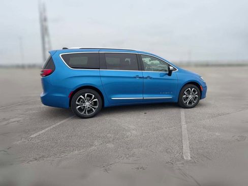 New 2026 Chrysler Pacifica Pinnacle w/ Trailer Tow Group image 13