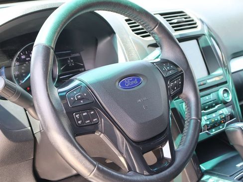 Used 2016 Ford Explorer XLT w/ Equipment Group 202A AWD/4WD image 25