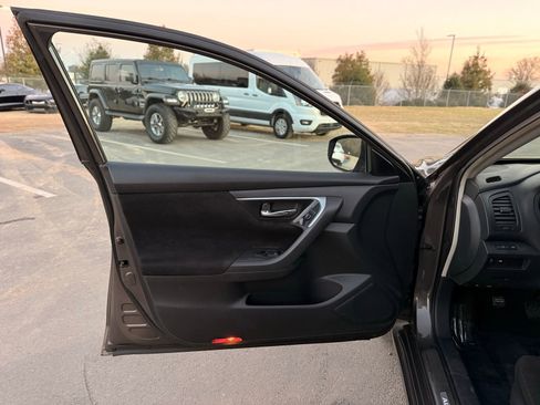 Used 2013 Nissan Altima 3.5 SV image 11