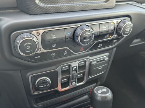 Used 2022 Jeep Wrangler Unlimited Sport AWD/4WD image 19