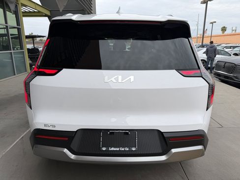 Used 2026 Kia EV9 Wind image 13