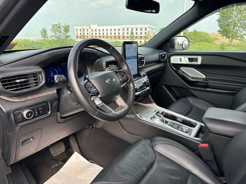 Used 2023 Ford Explorer Platinum w/ Technology Package image 21