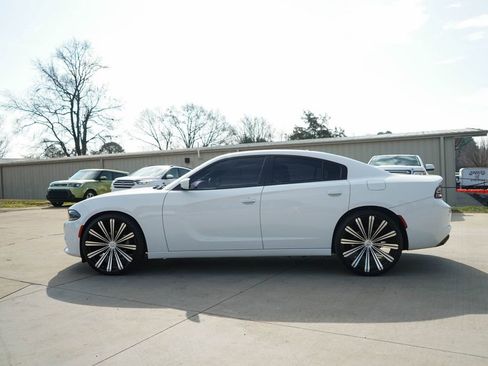 Used 2022 Dodge Charger SXT w/ Leather Interior Group image 17