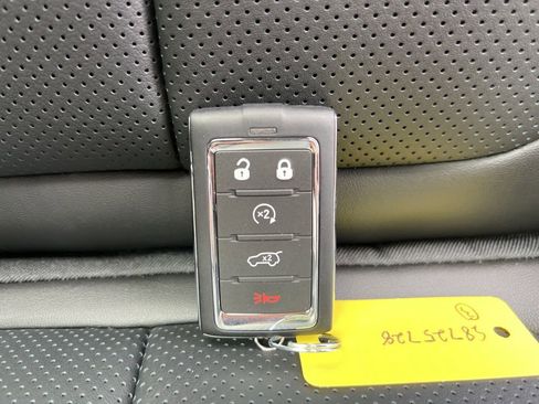 New 2025 Jeep Grand Cherokee Overland w/ Trailer Tow Package AWD/4WD image 30