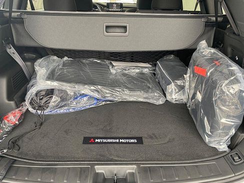 Used 2024 Mitsubishi Outlander ES AWD/4WD image 18