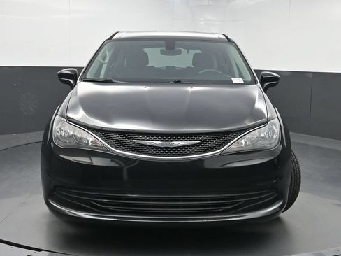 Used 2017 Chrysler Pacifica Touring w/ Tire & Wheel Group FWD image 37