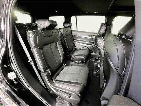 New 2025 Jeep Grand Cherokee L Altitude image 11