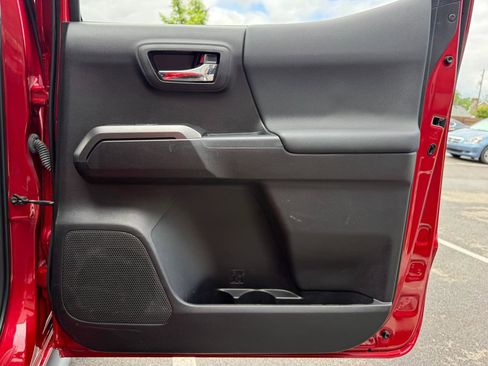 Used 2021 Toyota Tacoma TRD Sport w/ Technology Package AWD/4WD image 18