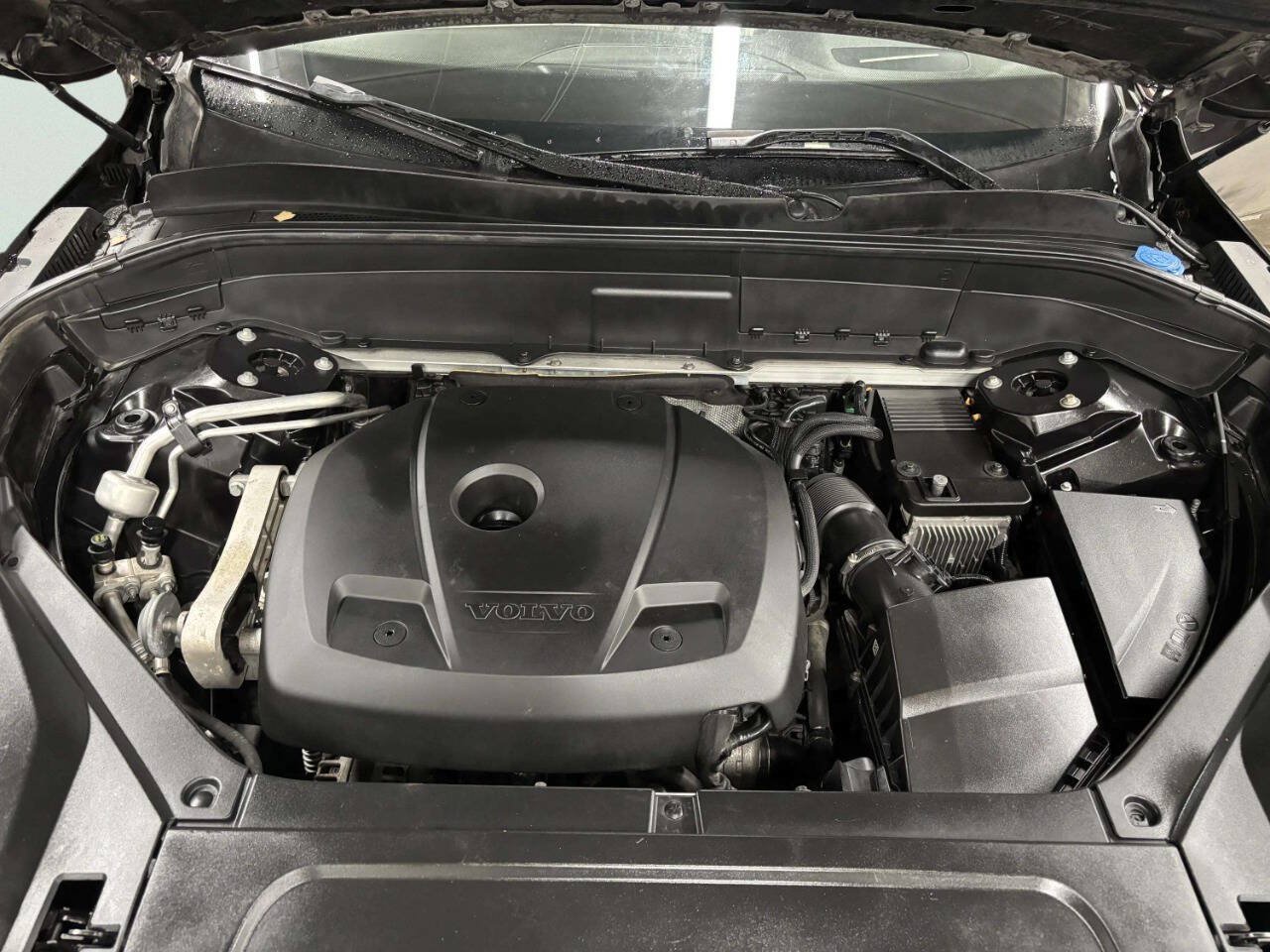 Used 2018 Volvo XC90 T5 Momentum w/ Convenience Package FWD image 11