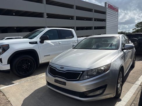Used 2012 Kia Optima EX FWD image 4