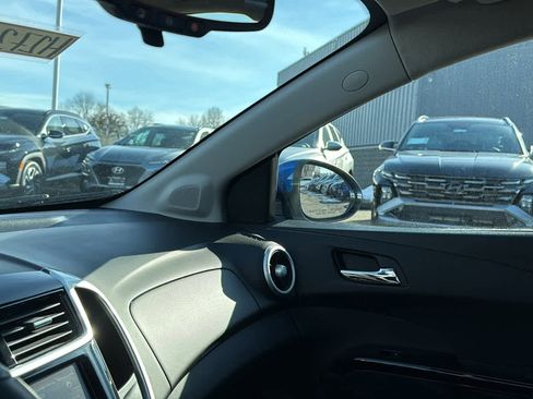 Used 2020 Chevrolet Sonic LT w/ Convenience Package image 21