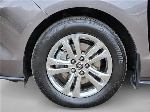 Certified 2024 Toyota Sienna Platinum AWD/4WD image 27