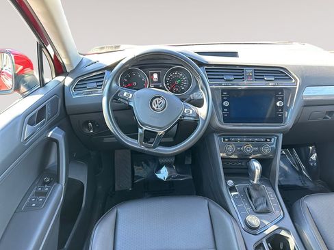 Used 2019 Volkswagen Tiguan SE w/ Panoramic Sunroof Package image 12