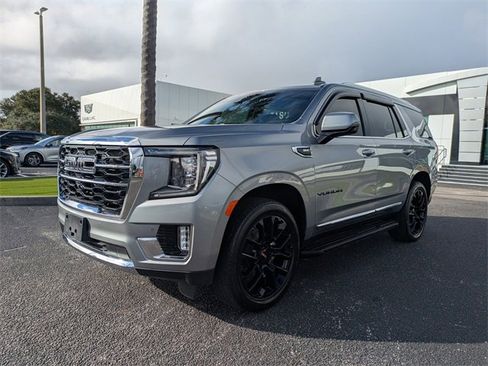 Used 2024 GMC Yukon SLT w/ SLT Luxury Package image 7