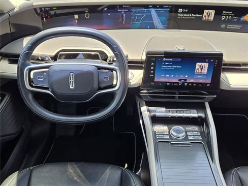 Used 2024 Lincoln Nautilus Premier AWD/4WD image 25