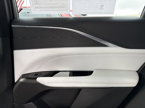 Used 2024 Cadillac Lyriq Luxury image 27