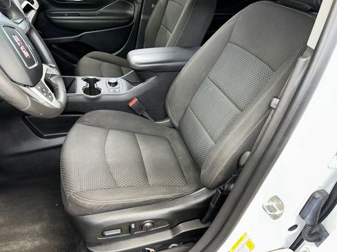 Used 2023 GMC Terrain SLE w/ Driver Convenience Package image 2