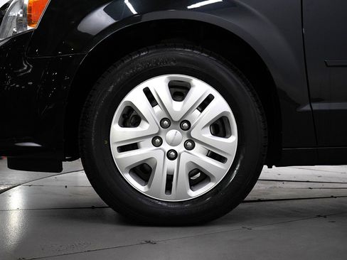 Used 2017 Dodge Grand Caravan SE w/ Power Window Group image 28