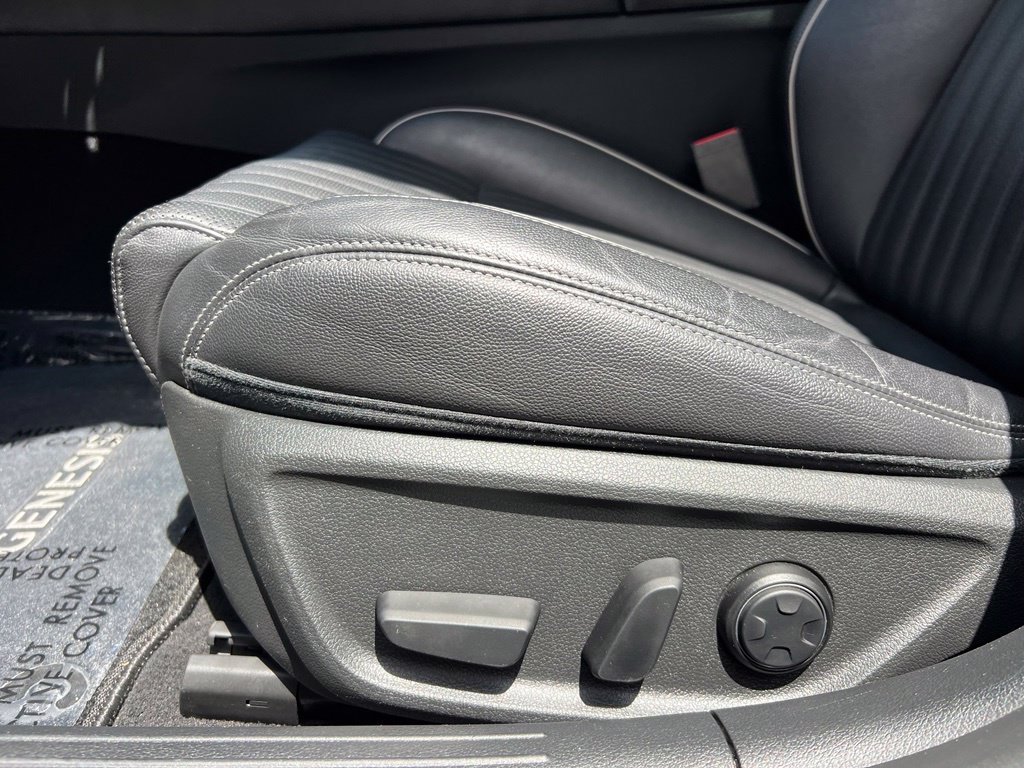 Used 2022 Genesis G70 2.0T w/ Prestige Package RWD image 28
