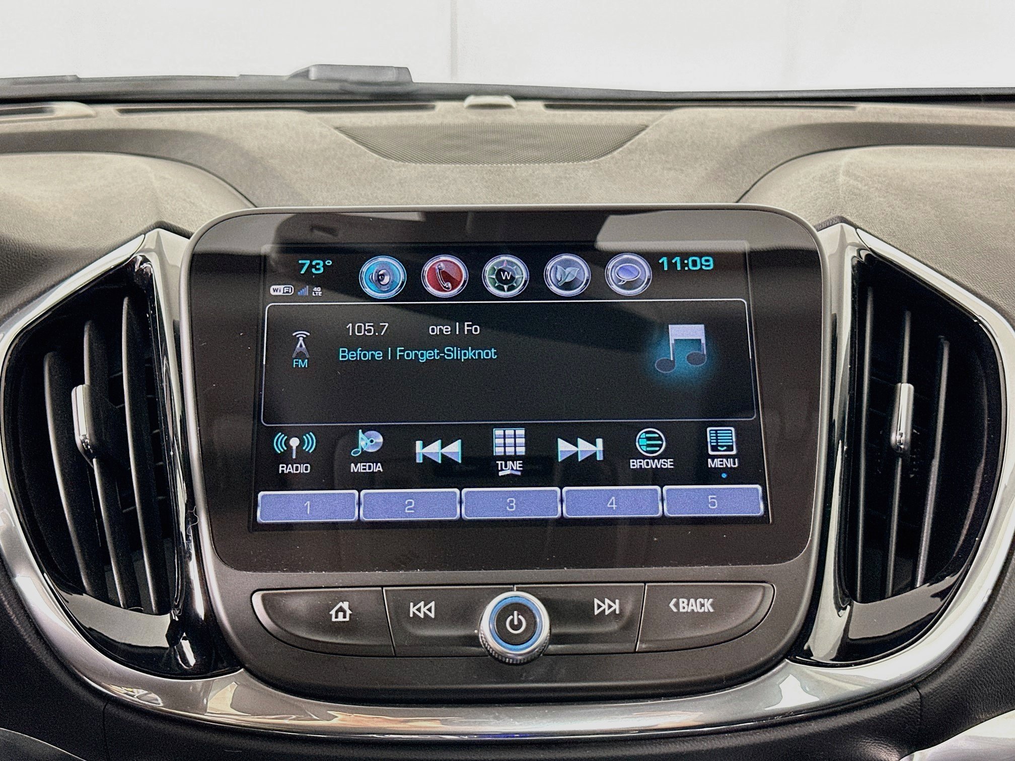 Used 2018 Chevrolet Volt Premier w/ Driver Confidence Package FWD image 21