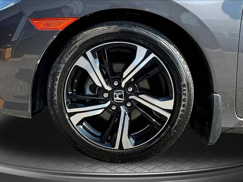 Used 2018 Honda Civic Touring image 33