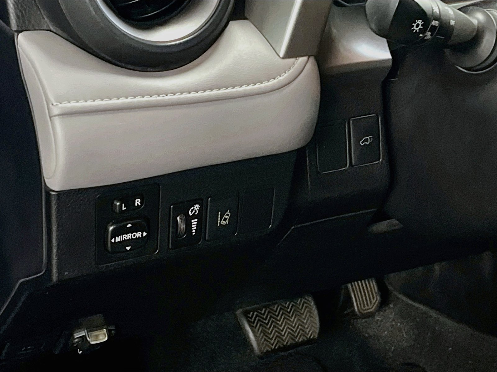 Used 2017 Toyota RAV4 XLE FWD image 10