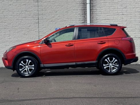 Used 2016 Toyota RAV4 LE image 4