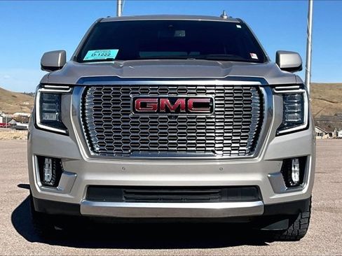 Used 2021 GMC Yukon Denali image 2