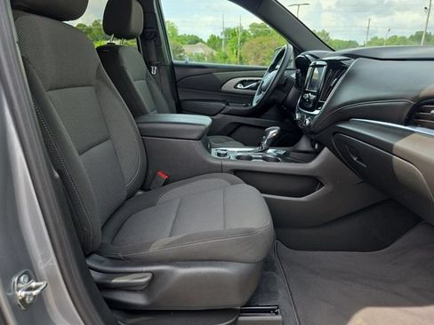 Used 2023 Chevrolet Traverse LT FWD image 16