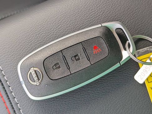 Used 2025 Nissan Kicks SR FWD image 32
