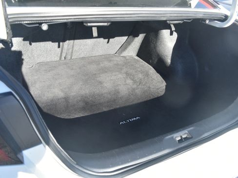Used 2022 Nissan Altima 2.5 S FWD image 11