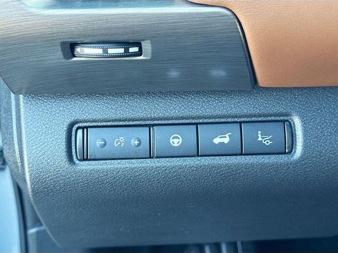 Used 2025 Nissan Pathfinder Platinum image 6