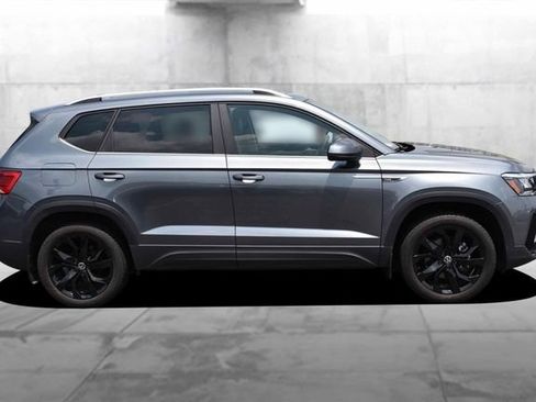 Certified 2023 Volkswagen Taos SE w/ Panoramic Sunroof Package FWD image 5