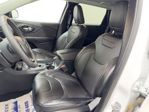 Used 2022 Jeep Cherokee Trailhawk w/ Premium Leather Package image 13